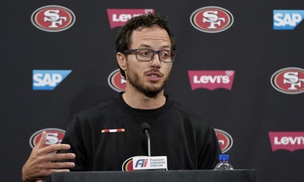 Dolphins contratan a Mike McDaniel como entrenador en jefe