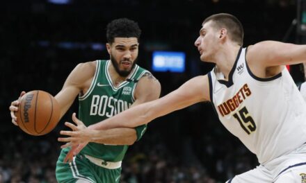 Celtics hilvanan 7 triunfos al vencer a Nuggets