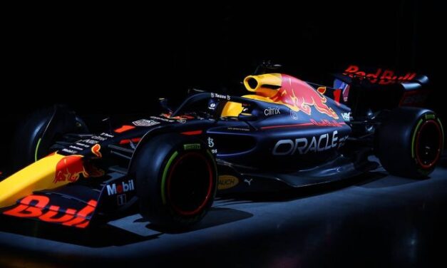 Red Bull presentó el RB18, con el correrán en 2022