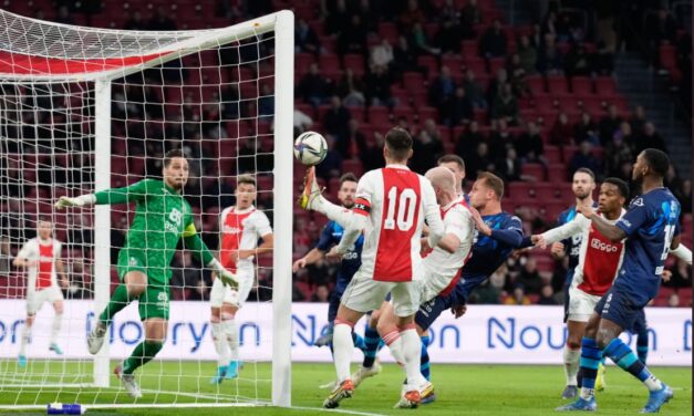 Ajax goleó al Heracles