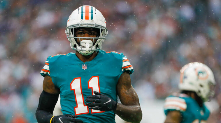 New England Patriots adquieren a DeVante Parker de los Dolphins