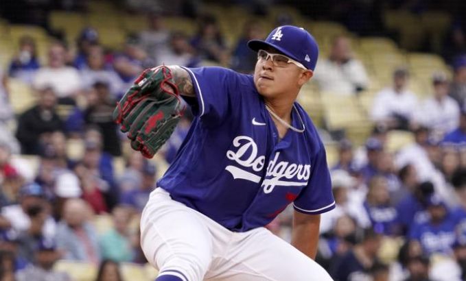 Julio Urías tendrá grandes zapatos que llenar con Dodgers