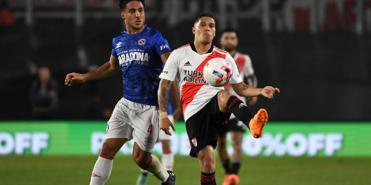 River vence a Argentinos; sigue firme como escolta de Racing