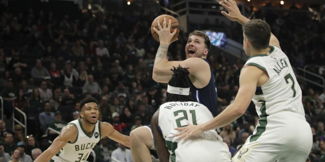 Doncic guía a Mavericks a vencer 118-112 a Bucks