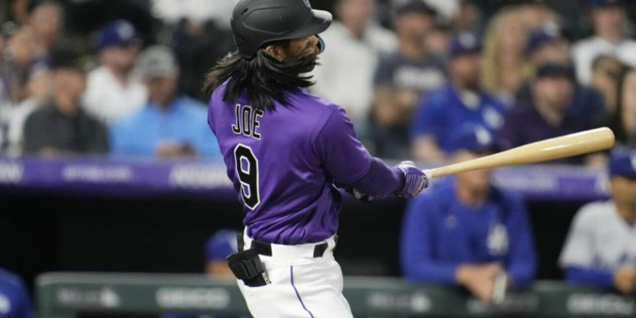 Connor Joe jonronea en el octavo, Rockies vencen a Dodgers 3-2