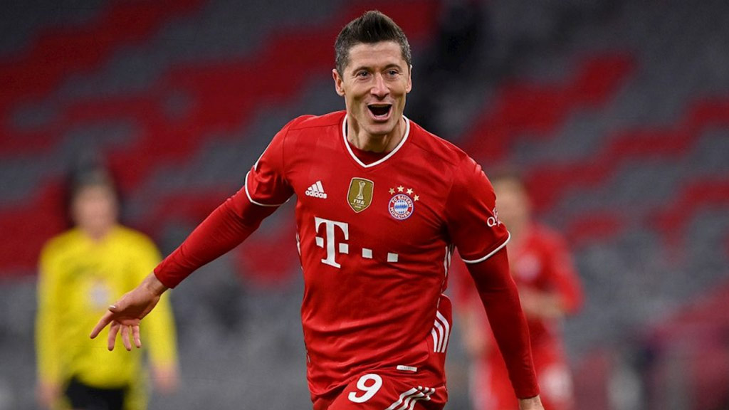 Lewandowski jugará con una costilla tocada