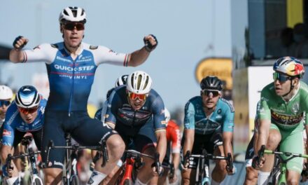Tour: Jakobsen supera a Van Aert en la meta, gana 2da etapa