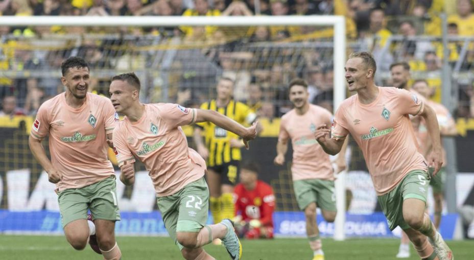 Dortmund concede 3 goles al final y cae ante Werder Bremen