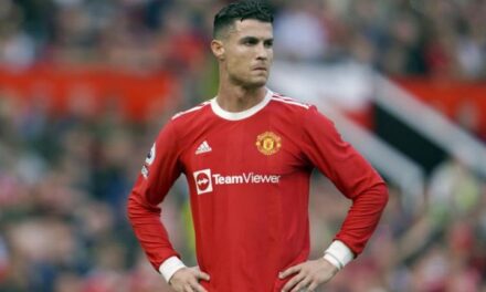 Cristiano no se va de Man United, dice el técnico