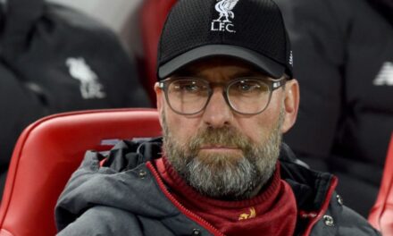 Klopp, DT del Liverpool, critica fichajes del Barcelona pese a crisis