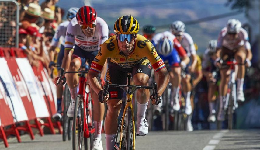 Roglic asalta el liderato de la Vuelta en retorno a España