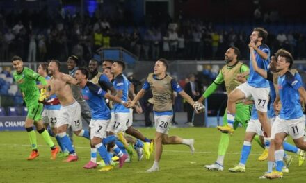 Napoli arrolla 4-1 a Liverpool en la Champions