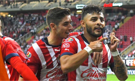Chivas venció al Puebla con golazo de Vega