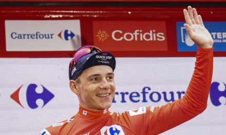 Evenepoel gana etapa y se consolida como líder de la Vuelta