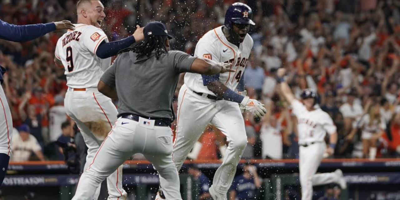 Con jonrón de Álvarez en la 9na, Astros vencen a Marineros