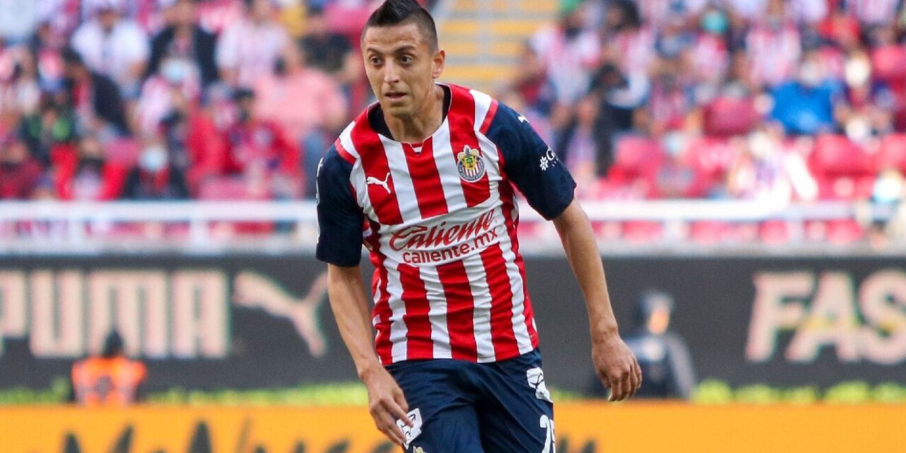 Alvarado quiere ser la diferencia para Chivas en la repesca