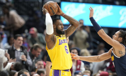 Jokic y Nuggets privan a Lakers del triunfo al ganar 110-99