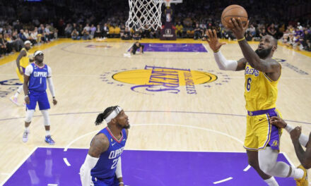 Kawhi regresa con 14 tantos, Clippers vencen a Lakers 103-97