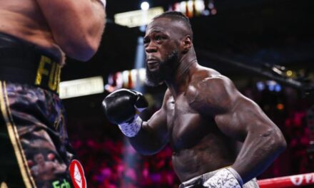 Wilder vuelve a ganar y noquea a Helenius en el 1er asalto