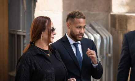Fiscalía de España retira cargos contra Neymar