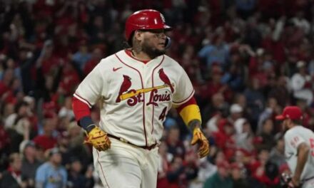 Yadier Molina en arranque de la liga venezolana de béisbol