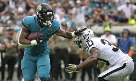 Jaguars remontan de 17-0 para vencer 27-20 a Raiders