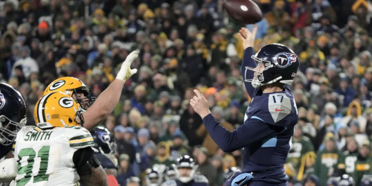 Titans ganan 27-17 a Packers; Tannehill se impone a Rodgers