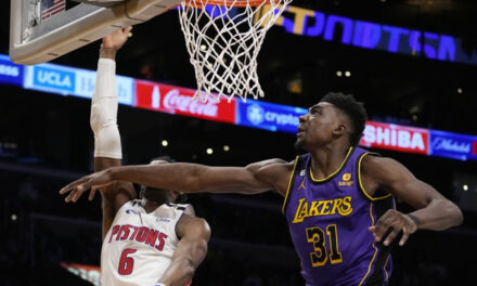 Lakers superan 128-121 a Pistons sin contar con LeBron