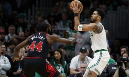 Celtics remontan y vencen 123-119 a Bulls