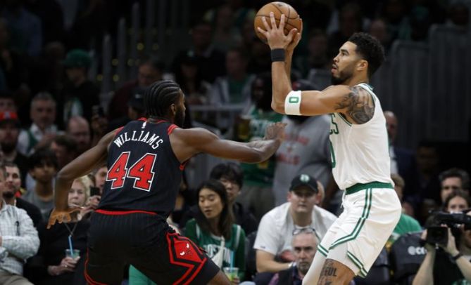 Celtics remontan y vencen 123-119 a Bulls