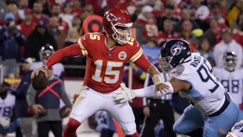 Mahomes rescata a Chiefs ante Titans en la prórroga