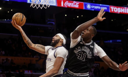 Davis comanda triunfo de Lakers sobre Spurs