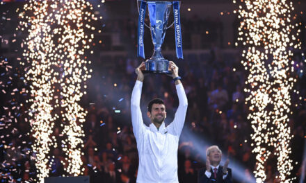 Djokovic iguala a Federer con 6 cetros en Finales de ATP