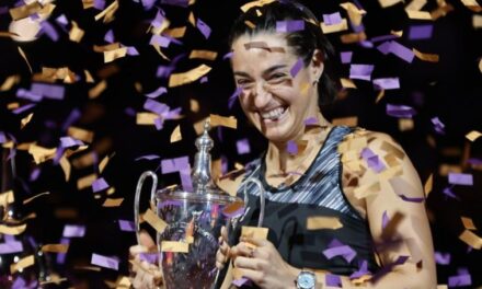 García vence a Sabalenka y gana Finales de WTA