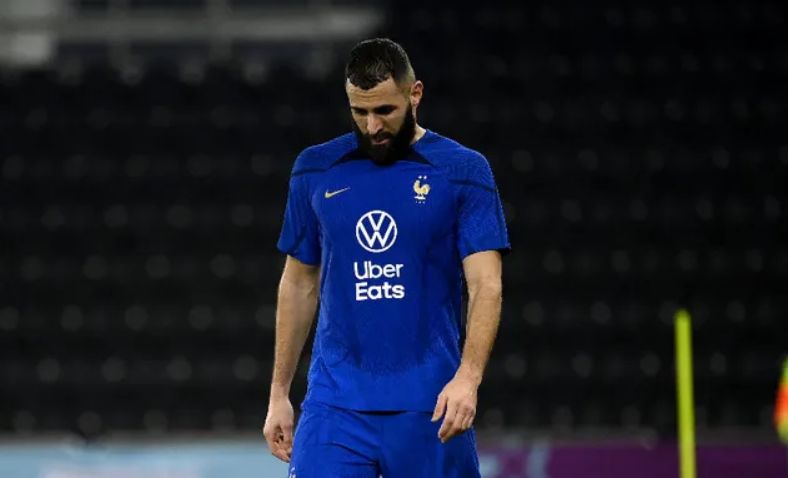 Benzema se retira lesionado de entrenamiento