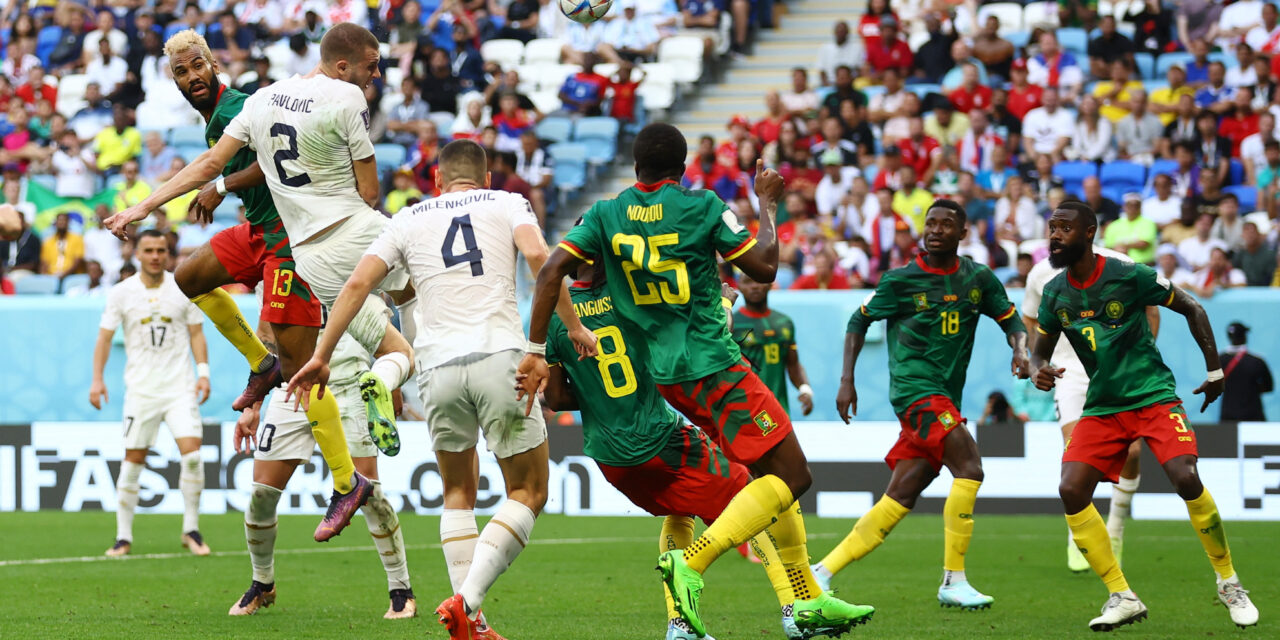 Camerún y Serbia empatan en fiesta de goles