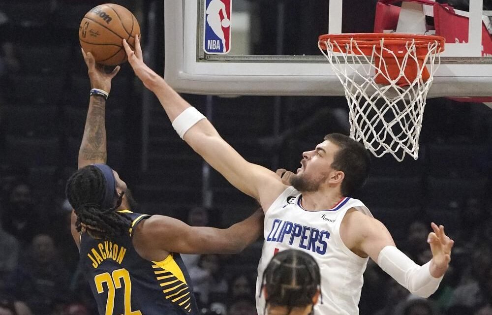 Con 31 puntos y 29 rebotes de Zubac, Clippers vence a Pacers