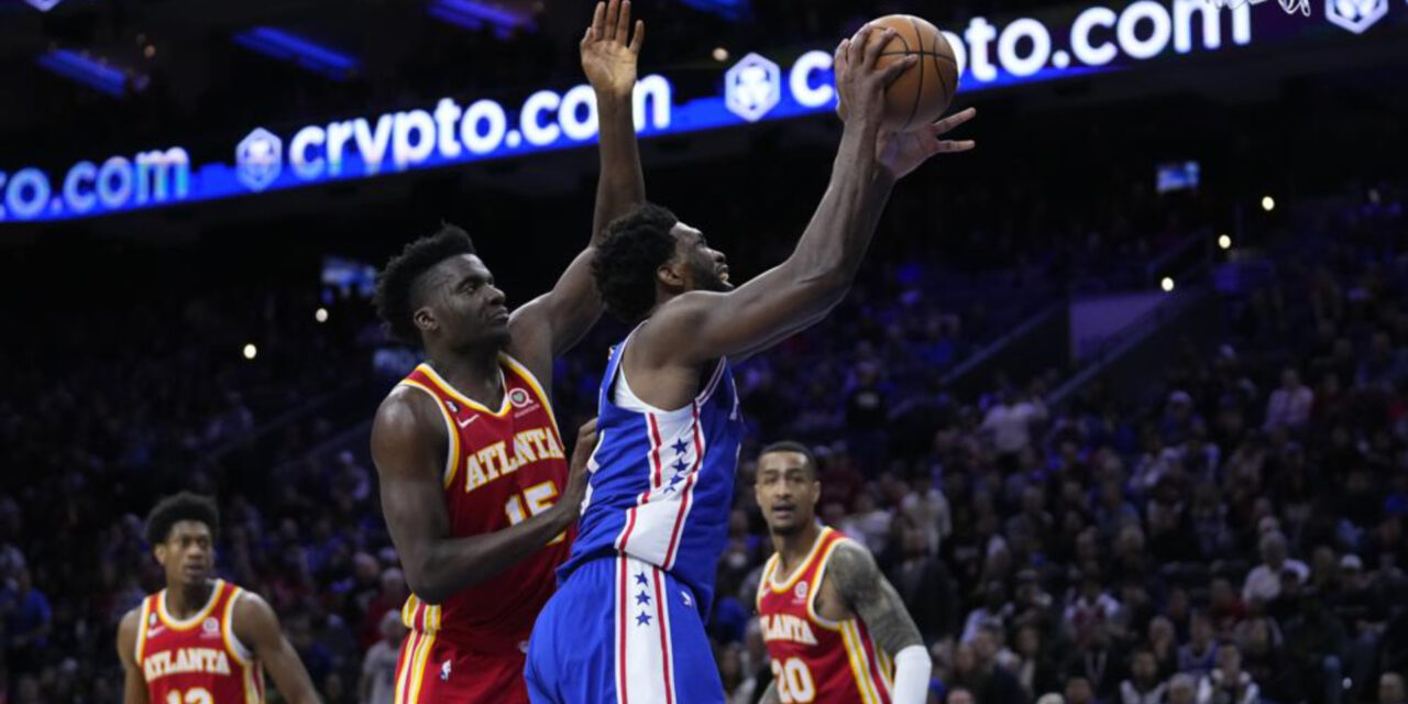 Embiid regresa y potencia a los 76ers ante Hawks