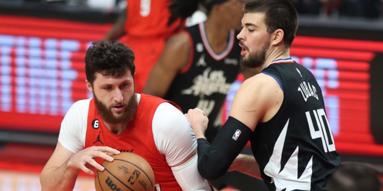 Powell anota 32, los Clippers remontan ante Blazers 118-112