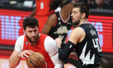 Powell anota 32, los Clippers remontan ante Blazers 118-112