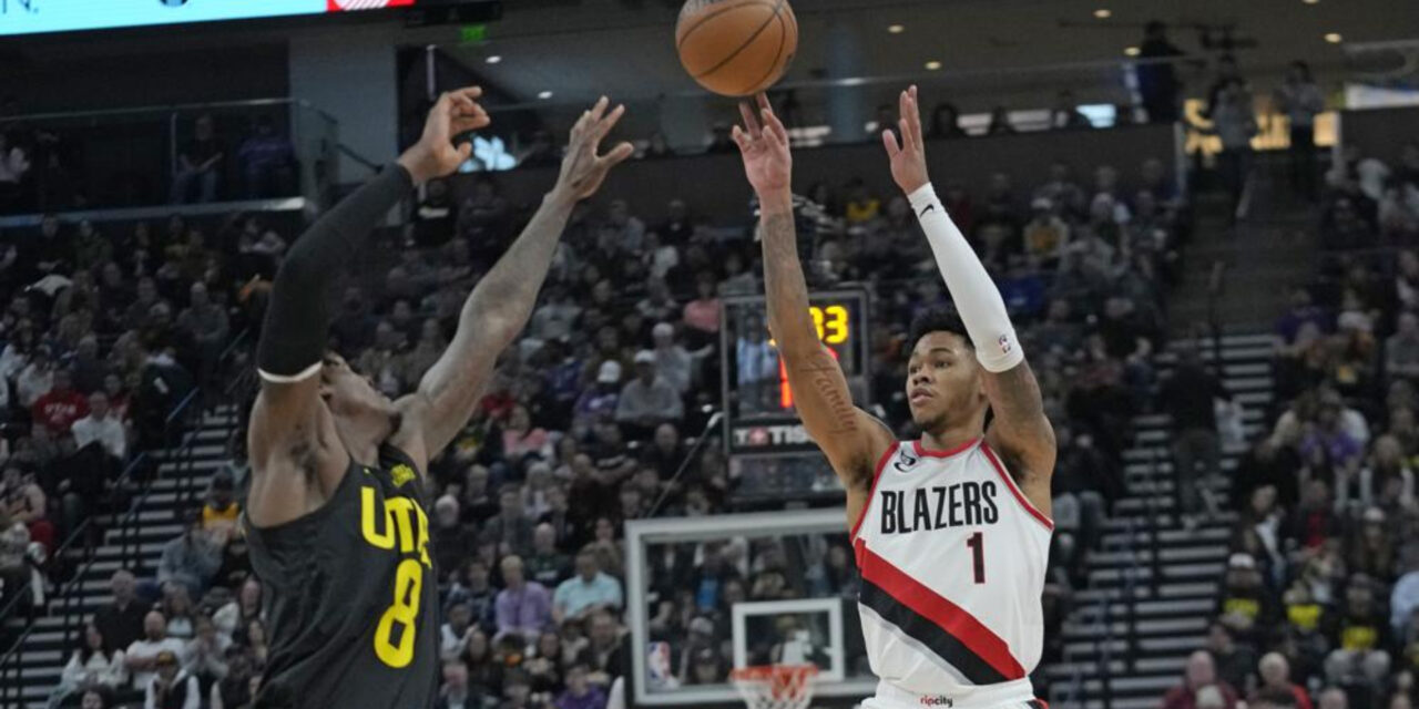 Simons anota 45 puntos y lidera a Portland ante Utah