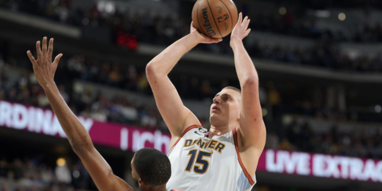 Nuggets remontan para superar 128-125 a Suns en la prórroga