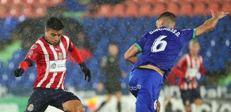 Chivas vence a Getafe con gol del Nene Beltrán