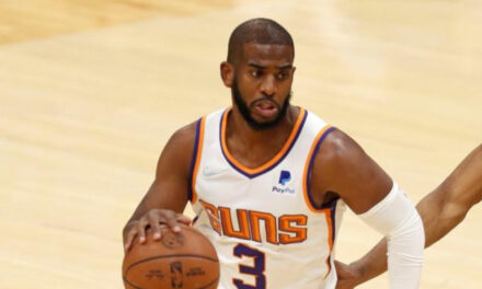 Chris Paul se gradúa en comunicación en Winston Salem