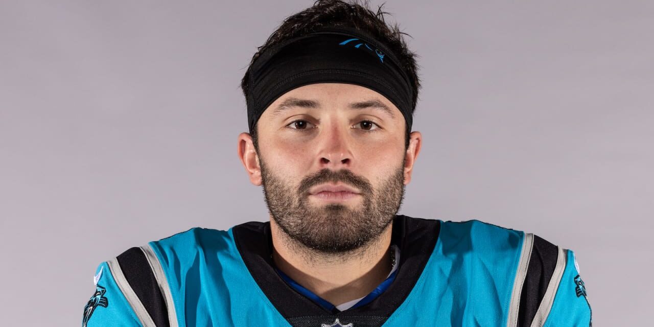 Panthers dan de baja al quarterback Mayfield