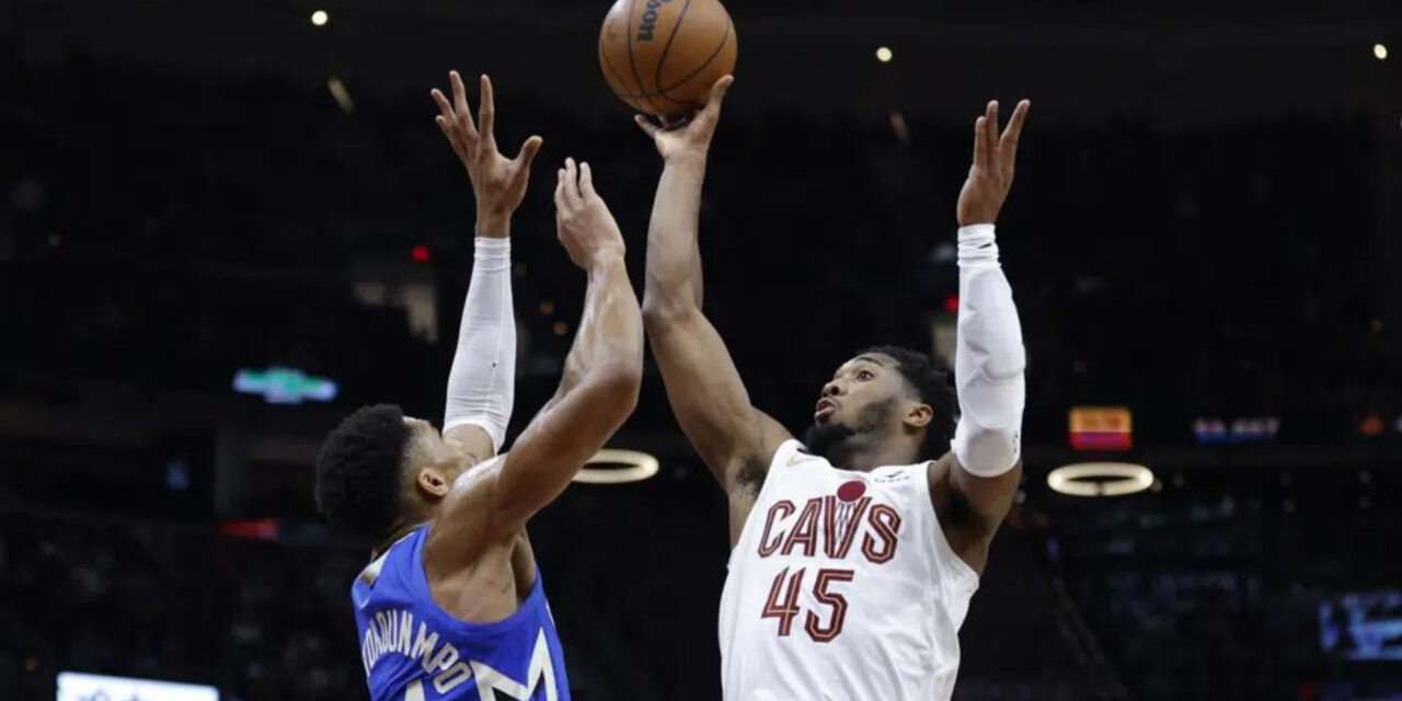 Cavaliers superan a Bucks con 36 puntos de Mitchell