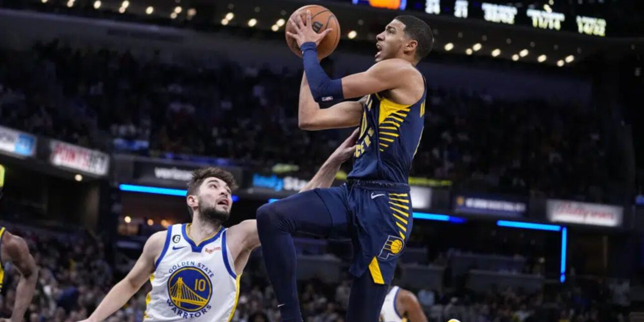 Pacers superan a los Warriors; Curry se lesiona