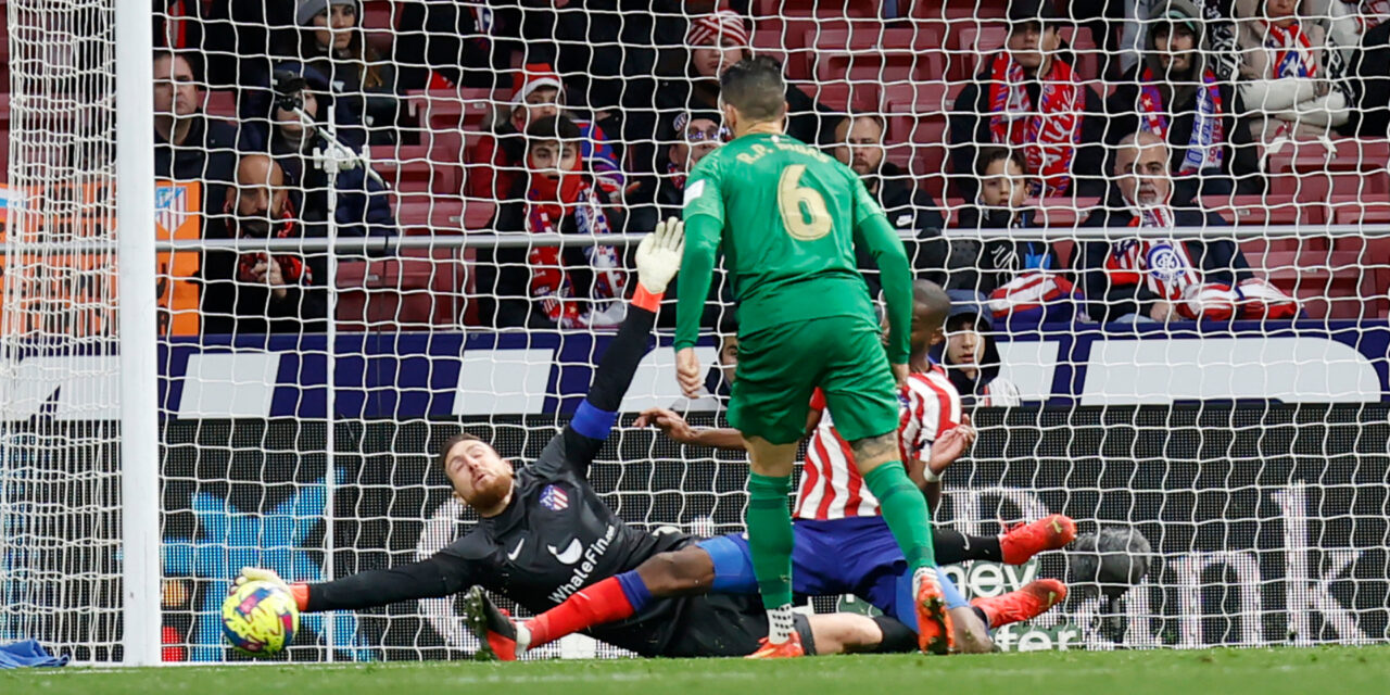 Atlético vence al Elche y termina racha sin ganar en la liga