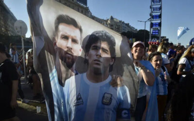 Messi, bajo el influjo de Maradona, va por su cetro mundial