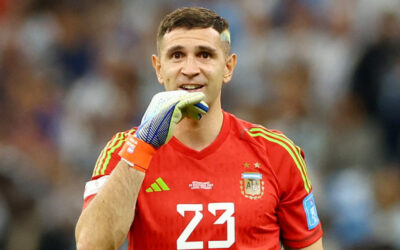 Otamendi: «Afortunadamente tenemos al Dibu